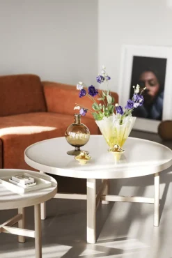 Marsden soffbord runt Ø90 beige keramik/vitpigmenterad ek